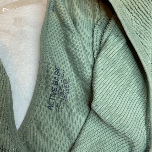 Active Basic | Cross Back Ribbed Crop Top - Picture 3 of 4